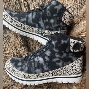 Sorel Tivoli Go High Top Sneaker Boots Size 9.5 Cheetah Animal Print